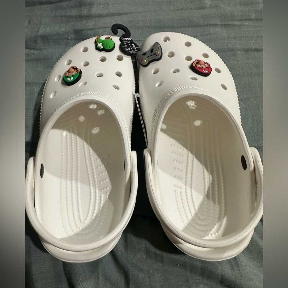 Brand New Boys size 2 White Crocs NWT with 4 Mario jibbitz included - Picture 2 of 6